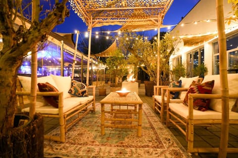 Patio, Evening entertainment