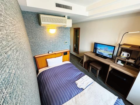 Bed, Photo of the whole room, minibar