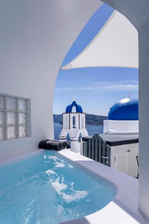 Bluedome Cavehouses Santorini Villa in Oia