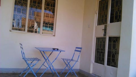 1 Bedroom Down White 1 Eigentumswohnung in Kampala