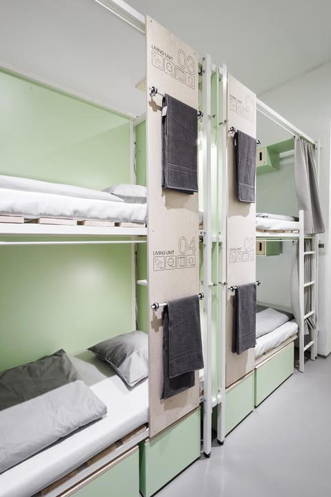 Bedroom, bunk bed