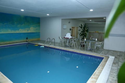 Swimming pool, Swimming pool