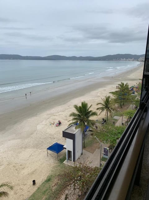 Cobertura frente ao mar Meia Praia -Itapema -SC Apartment in Porto Belo