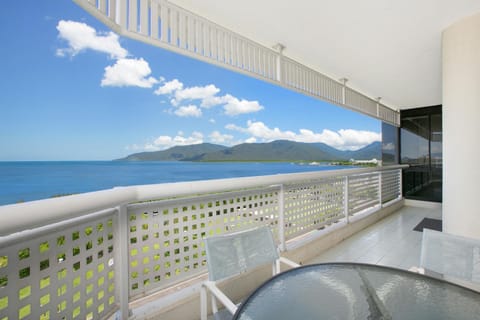 Cairns Ocean View Apartment Condo in Cairns