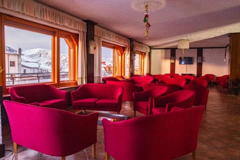 Communal lounge/ TV room, Lounge or bar, Mountain view