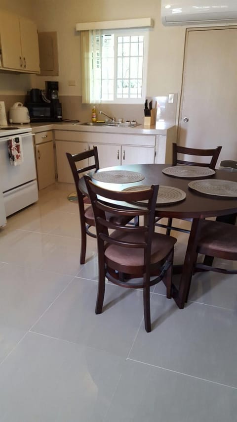 Beautiful 2 bedroom 1 bath Apartment in Guam