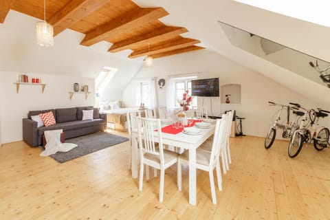 Library, TV and multimedia, Living room, Seating area, Dining area