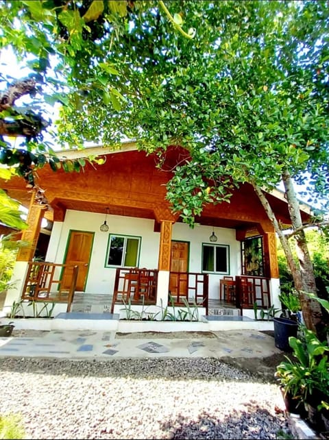 Domos Native Guest House Inn in Panglao