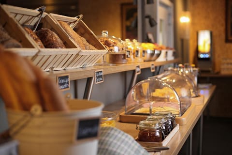 Restaurant/places to eat, Breakfast, Continental breakfast, Buffet breakfast