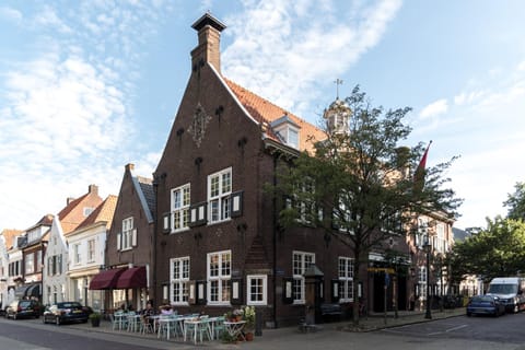 Property building, Facade/entrance, Day, Neighbourhood, City view, Street view