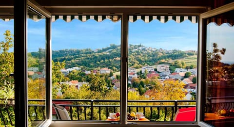 Natural landscape, Balcony/Terrace, City view, Garden view