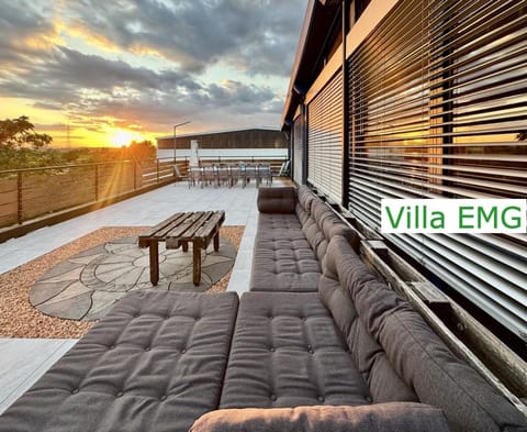 Patio, View (from property/room), Balcony/Terrace, Seating area, Sunrise, Sunset