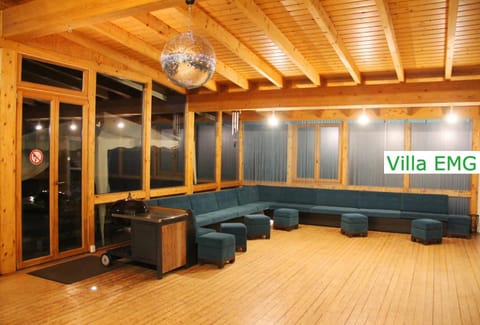 Game Room, Living room, Banquet/Function facilities, Seating area, Meeting/conference room