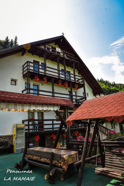 Pensiunea La Mamaie Bed and Breakfast in Brașov County