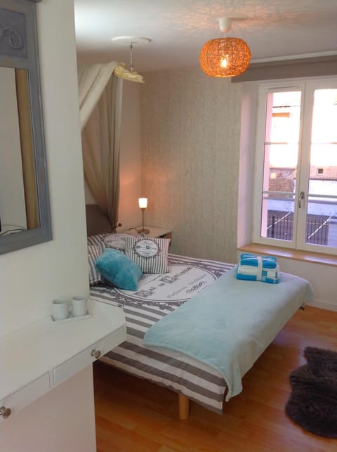 Bed, Photo of the whole room, Decorative detail, Bedroom