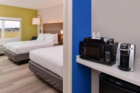 Holiday Inn Express & Suites - St. Petersburg - Madeira Beach, an IHG Hotel Hotel in Bay Pines