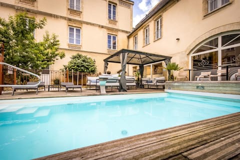 Property building, Swimming pool