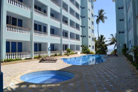 Cowrie Beach Studio Apartment Condo in Mombasa