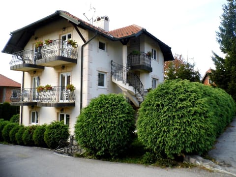 Property building, Facade/entrance