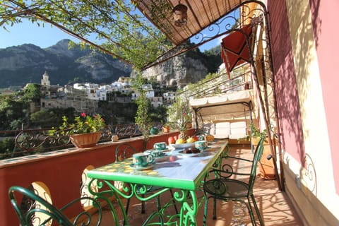 Balcony/Terrace, City view, Mountain view