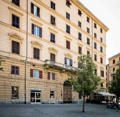 Facade/entrance