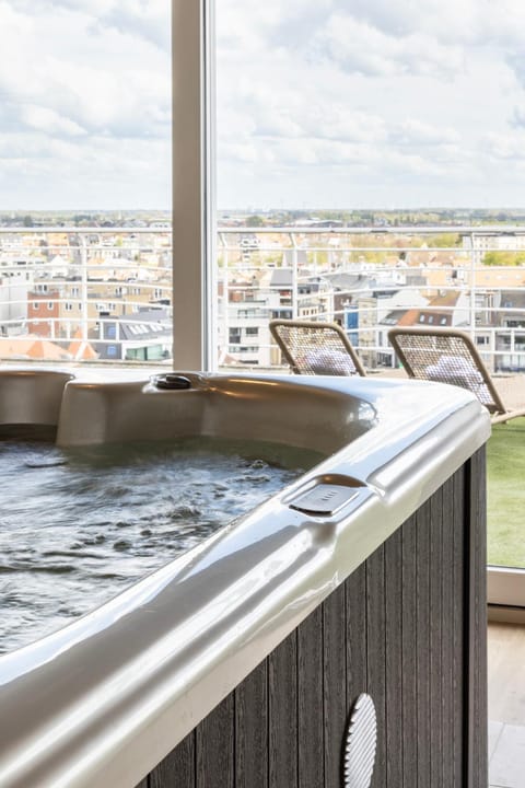 Hot Tub, View (from property/room), Balcony/Terrace