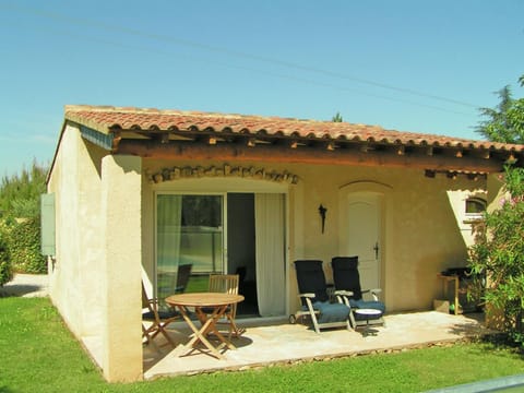 Cozy cottage in Carpentras with fenced pool Casa in Carpentras