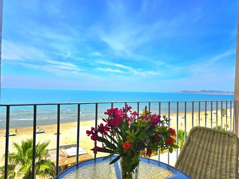 Patio, Nearby landmark, Day, Natural landscape, View (from property/room), Balcony/Terrace, Dining area, Beach, Sea view