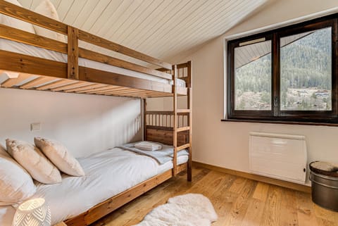 APARTMENT LES DRUS - Alpes Travel - Chamonix - Sleeps 6 Apartment in Chamonix