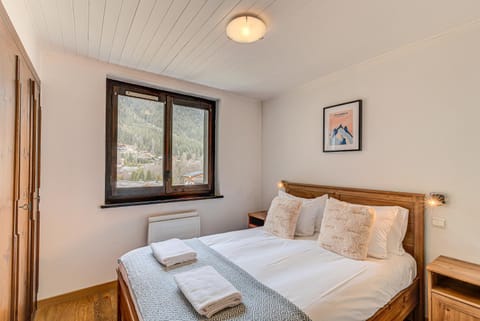 APARTMENT LES DRUS - Alpes Travel - Chamonix - Sleeps 6 Apartment in Chamonix