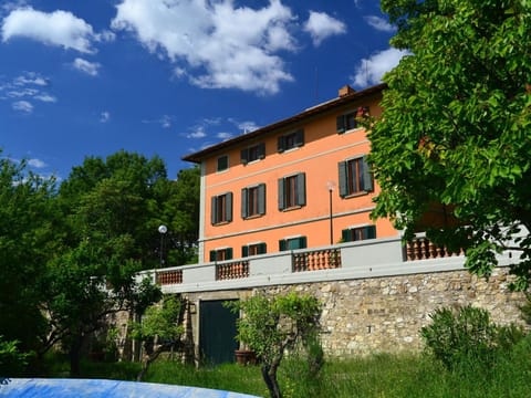 Lovely holiday home in Montefiridolfi with hill view House in San Casciano Val Pesa