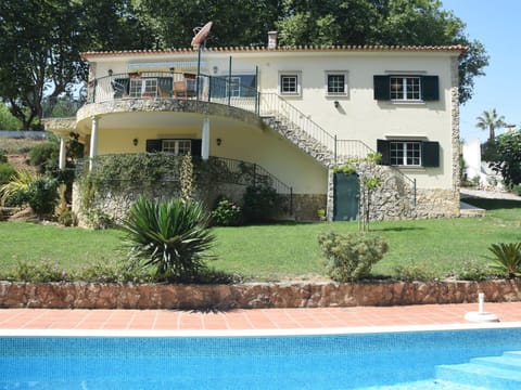 Cozy Villa with Private Swimming Pool Villa in Lisbon District