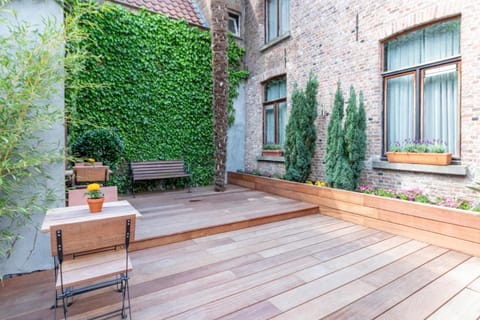 Property building, Patio, Spring, Day, Garden, View (from property/room), Balcony/Terrace, Garden view