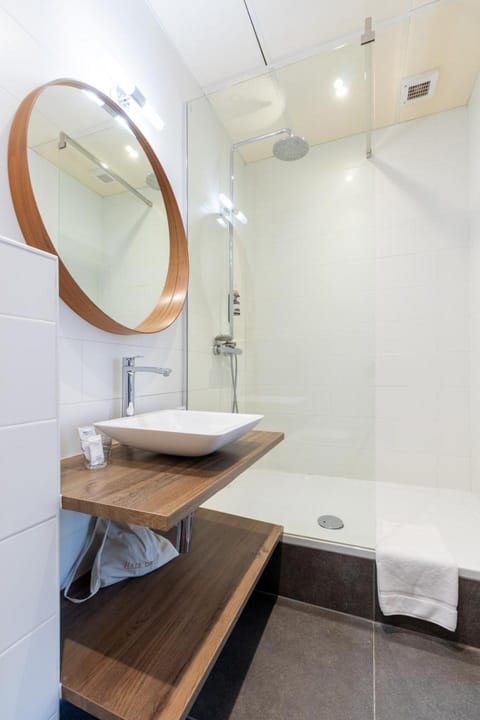 Shower, Bathroom, Bath, towels