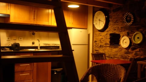 Kitchen or kitchenette, Dining area, stove