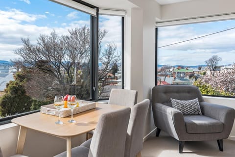 Dining area, City view, Garden view, Landmark view, River view