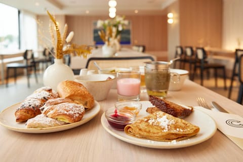 Restaurant/places to eat, Dining area, Breakfast, Continental breakfast