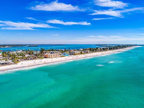Absolute Anna Maria-Private Beach Access-Heated Pool-Water Views From Every Room Appartement in Bradenton Beach