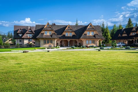 Property building, Summer, Mountain view