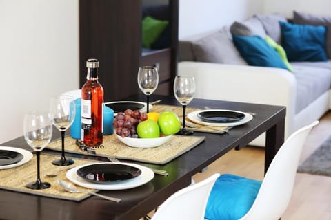 Food close-up, Photo of the whole room, Decorative detail, Dining area