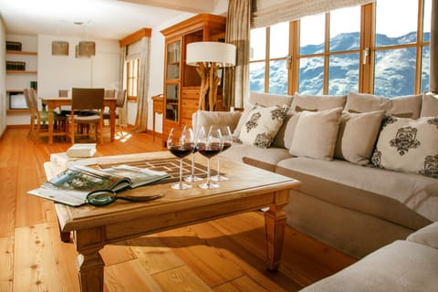 Living room, Seating area, Mountain view