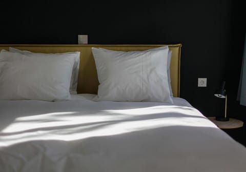 Bed, Photo of the whole room, Decorative detail