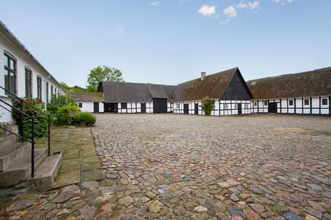 Property building, Facade/entrance, On site