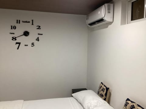 Bed, Photo of the whole room, Bedroom, air conditioner