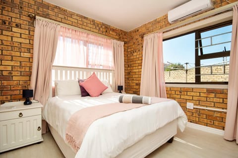 King Guest Lodge Bed and Breakfast in Port Elizabeth