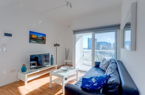 Apartment with Stunning Seaviews Condominio in Sliema