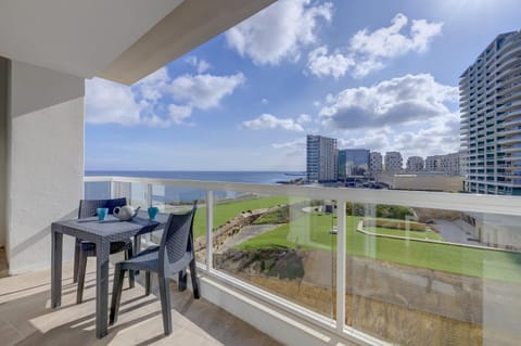 Apartment with Stunning Seaviews Copropriété in Sliema