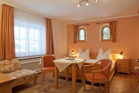 Gästehaus Kerschbaum Bed and Breakfast in Grainau