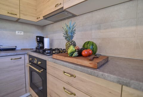 Kitchen or kitchenette, Food and drinks, Food