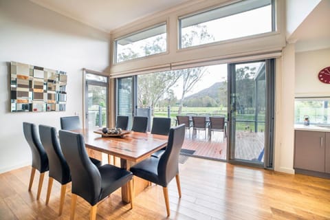 Natural landscape, Seating area, Dining area